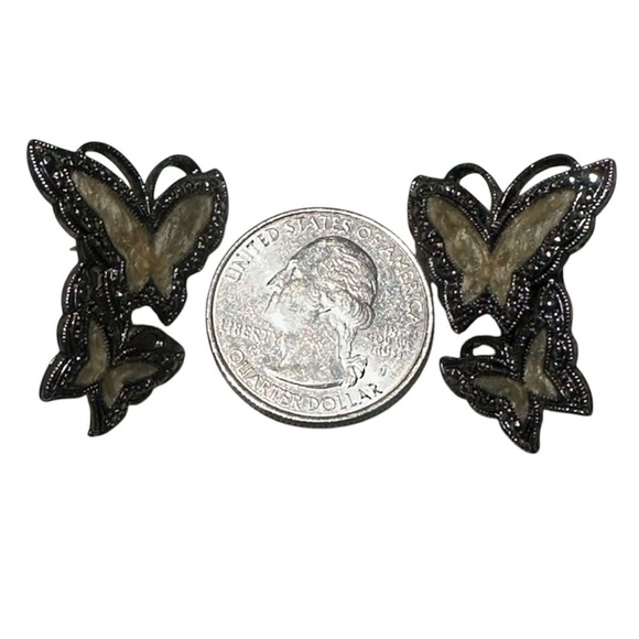 Elegant Metal Duo Butterfly Pierced Earrings - Picture 5 of 5